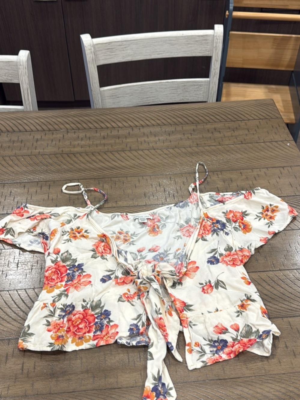 American Eagle Floral Tie Front Blouse in White & Red Size Medium